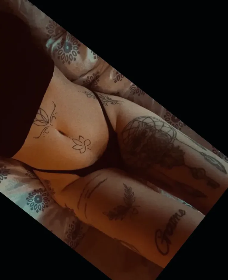 Ellie, 26