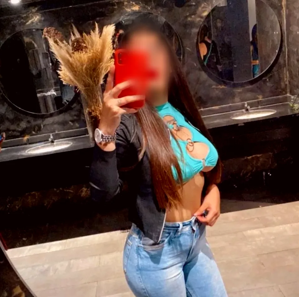 Emily, 35